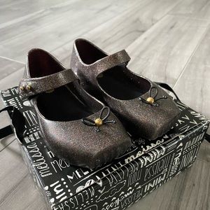 Mini Melissa size 8